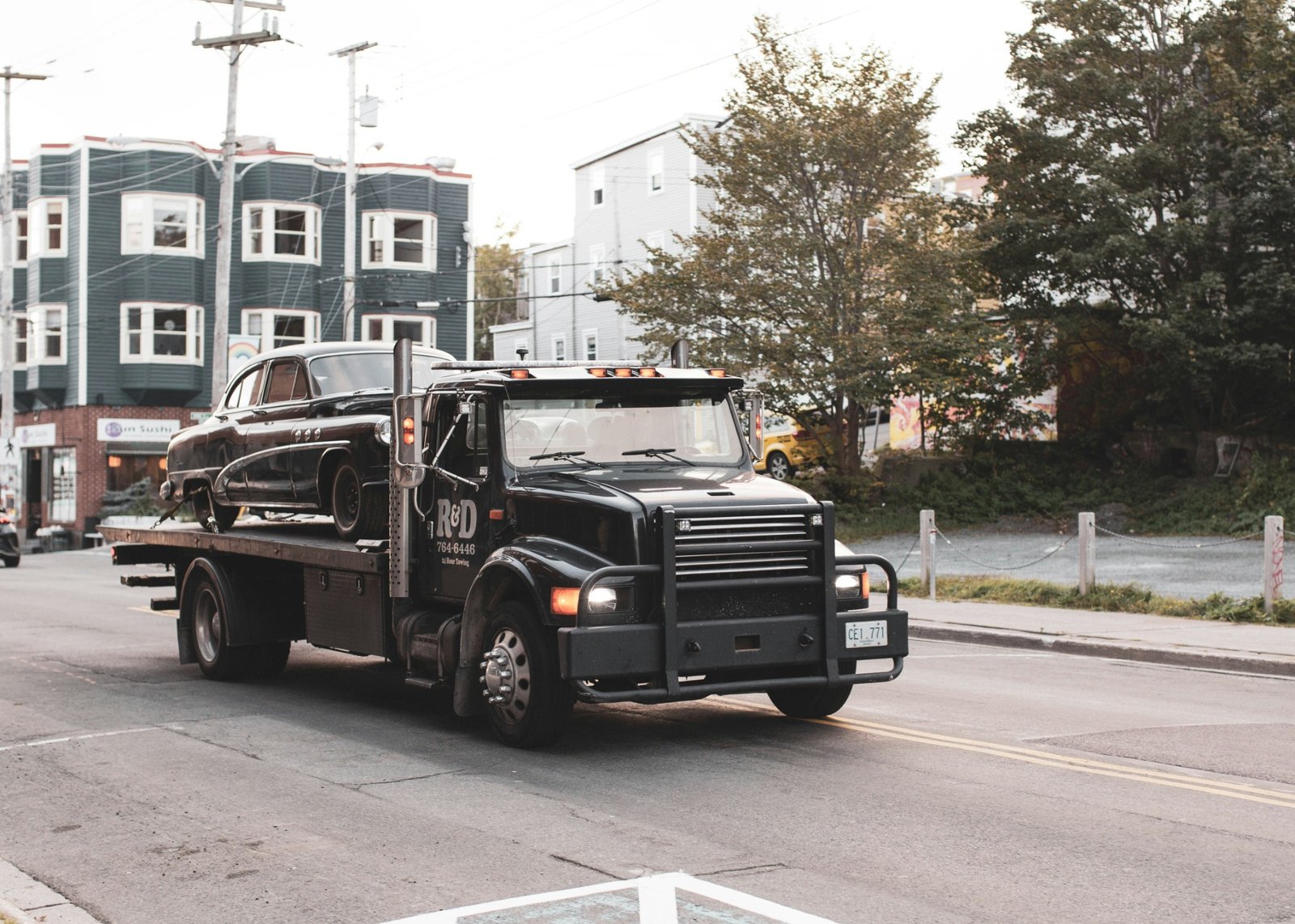Professional vehicle recovery team and vehicle